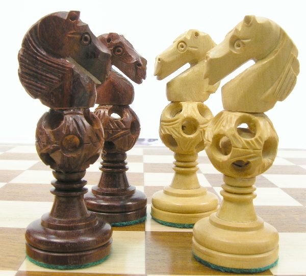 Rollup Thick Leather Chess Case, Mat and Weighted Chess Pieces - ChessBaron Chess  Sets Canada - Call (213) 325 6540