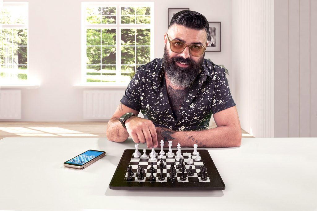 Millennium EONE – Tablero De Ajedrez Electrónico Con Bluetooth Y LEDs, Para Jugar Online En Lichess O Chess.com, Batería De 24h